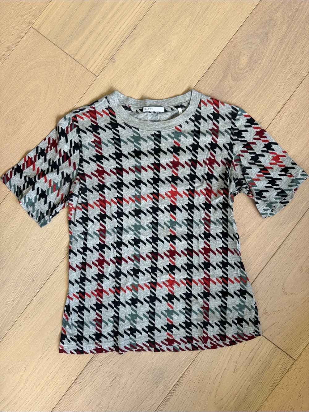 Houndstooth Pattern Tee - Gray, Black, Wine & Dusty Teal